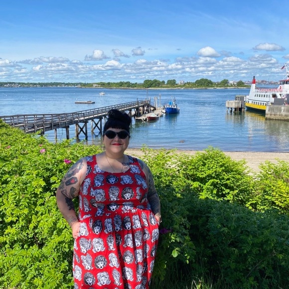 Meet your Posher, Casey - Picture 3 of 3